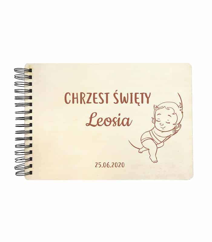 Drewniany album z metryczką na zdjęcia z grawerem. Prezent na Chrzest Święty 8D - obrazek 1